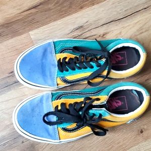 Vans (women's 6, men's 4.5)
